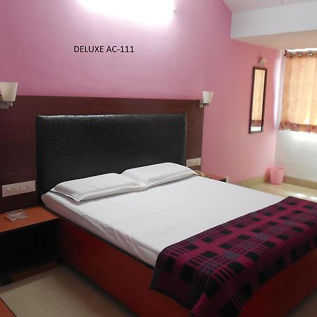 Hotel Silver Springs Ahmedabad Exterior foto