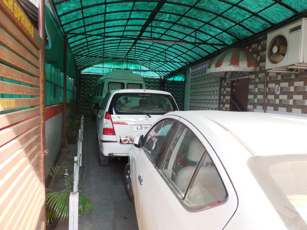 Hotel Silver Springs Ahmedabad Exterior foto
