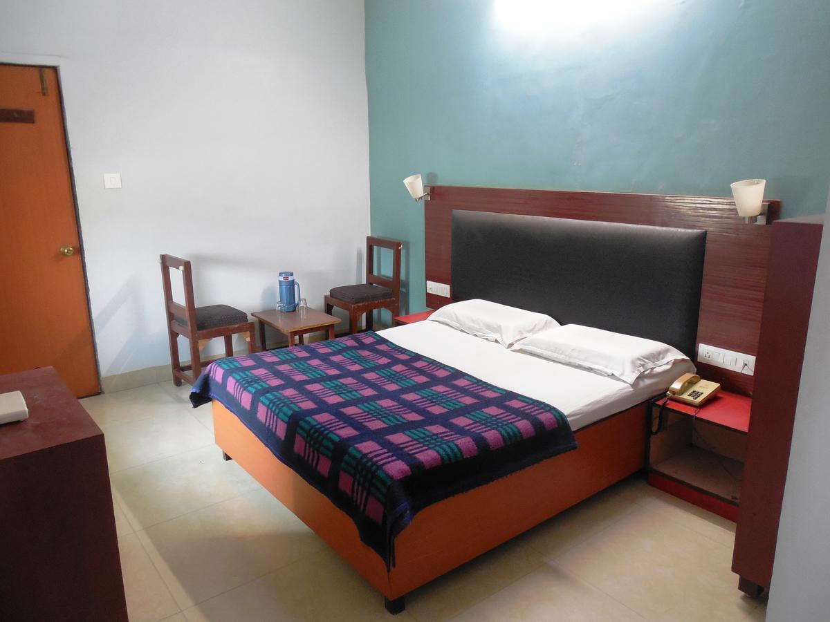 Hotel Silver Springs Ahmedabad Exterior foto