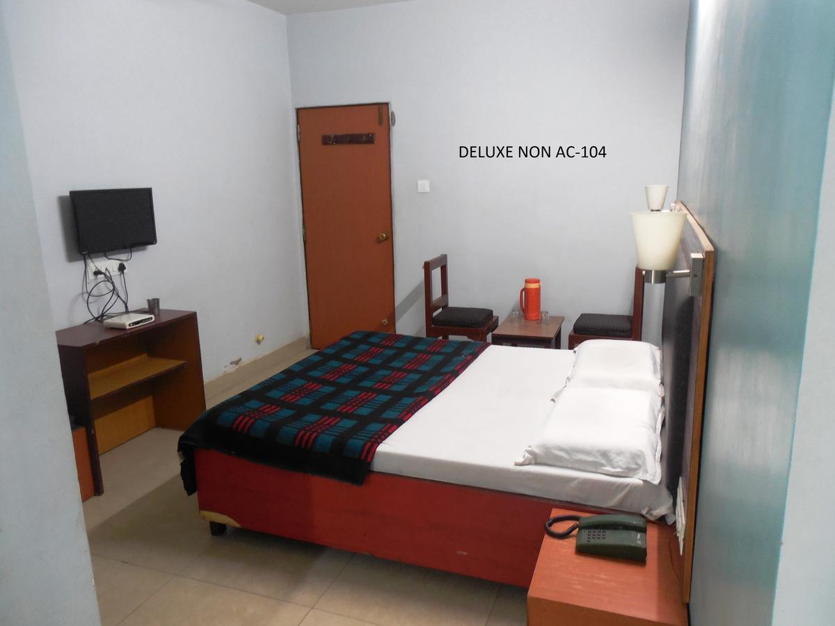 Hotel Silver Springs Ahmedabad Exterior foto