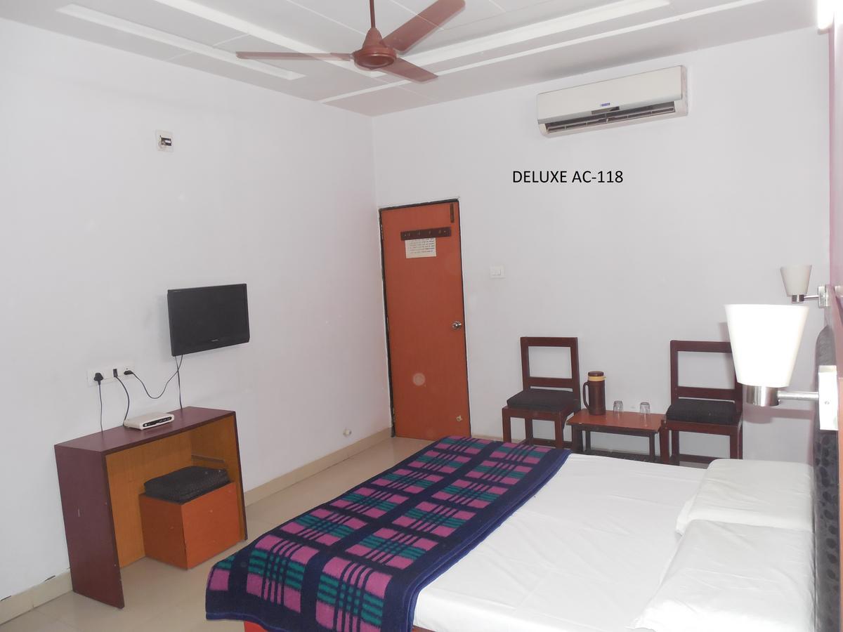 Hotel Silver Springs Ahmedabad Exterior foto