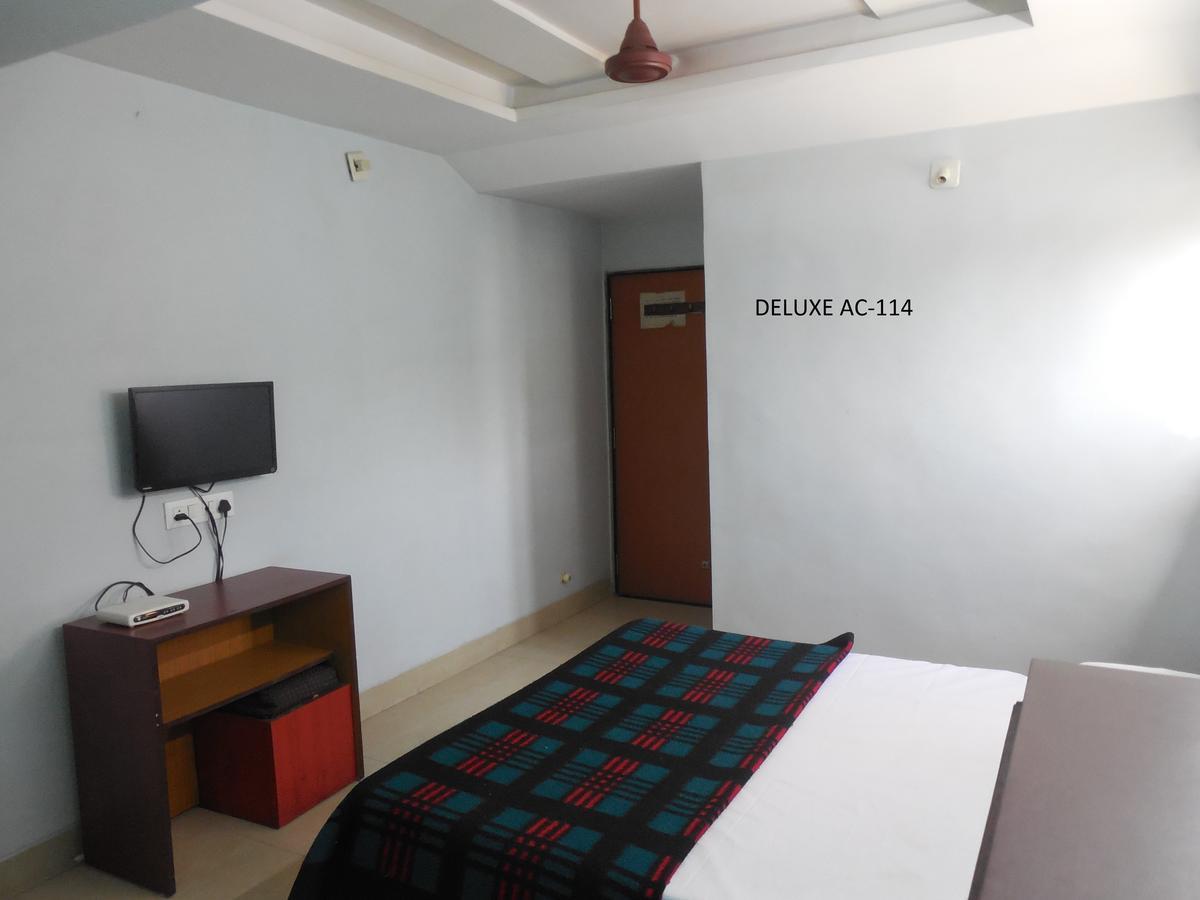 Hotel Silver Springs Ahmedabad Exterior foto