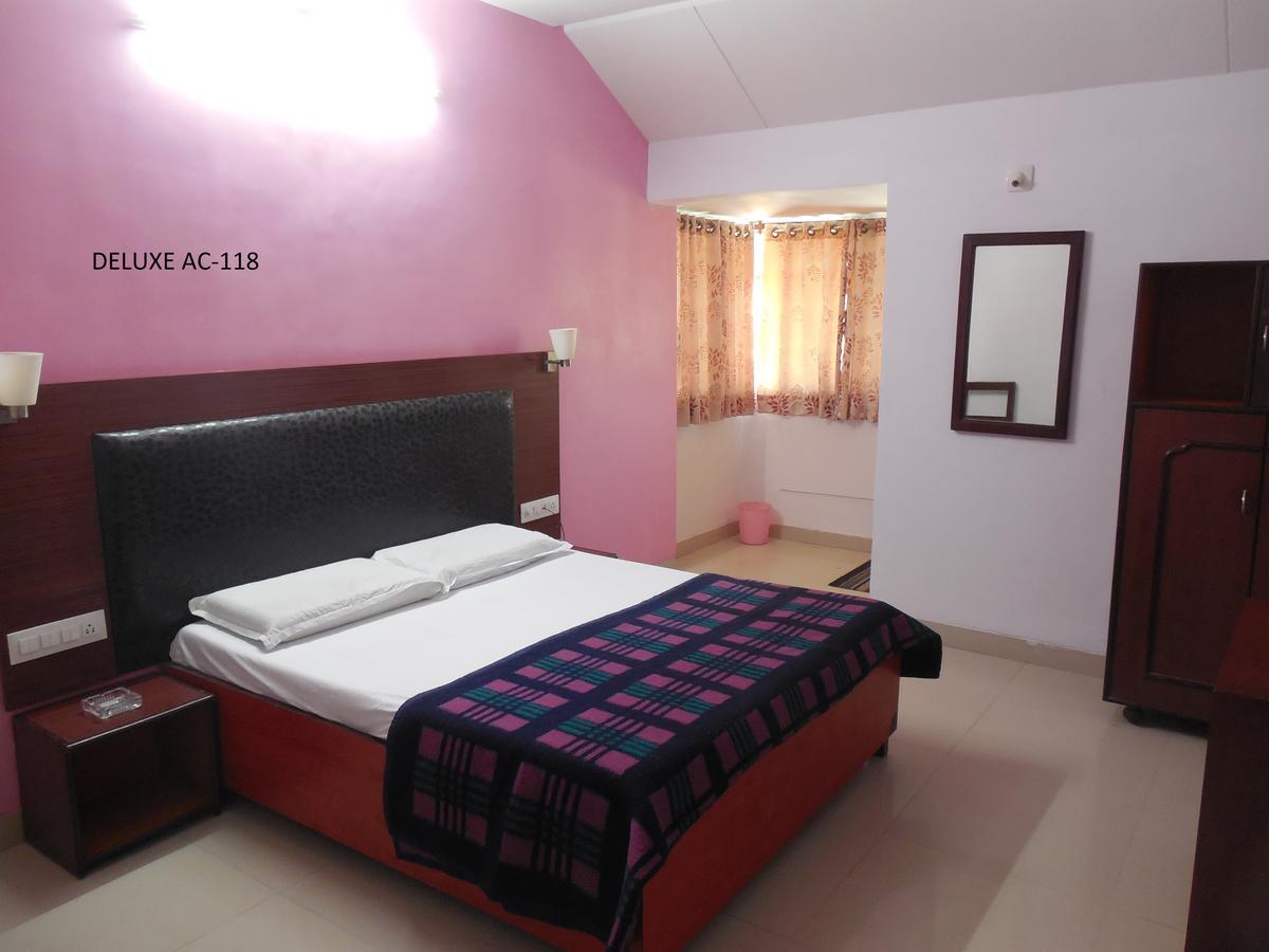Hotel Silver Springs Ahmedabad Exterior foto
