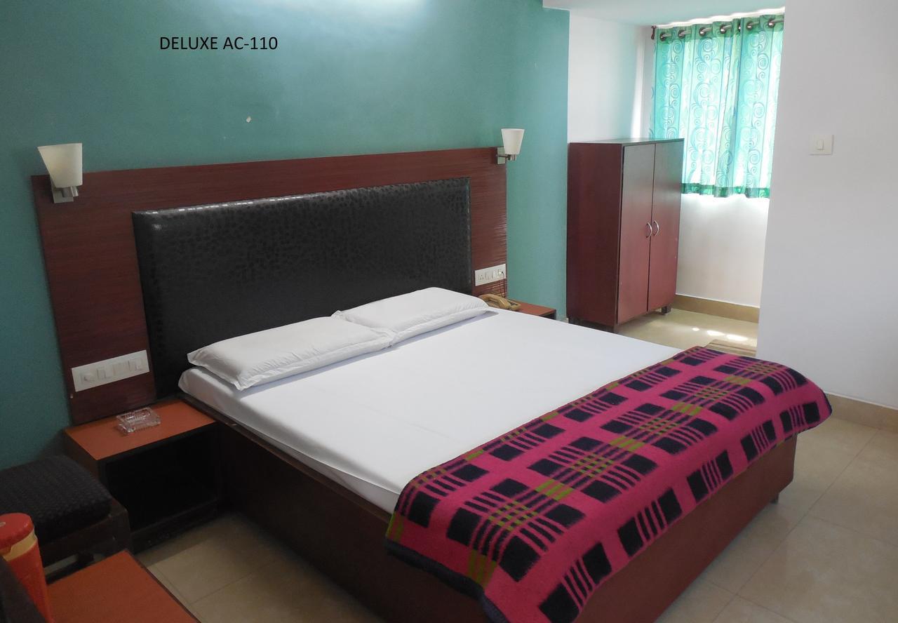 Hotel Silver Springs Ahmedabad Exterior foto
